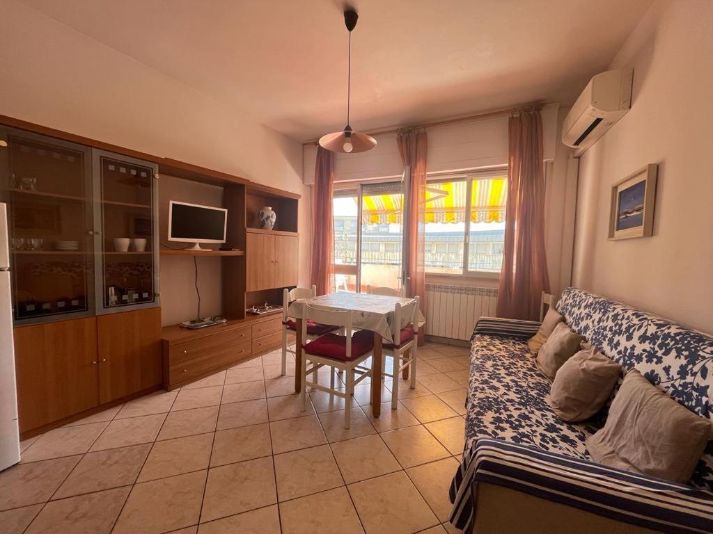 Imperiale Apartment Tirrenia Eksteriør billede